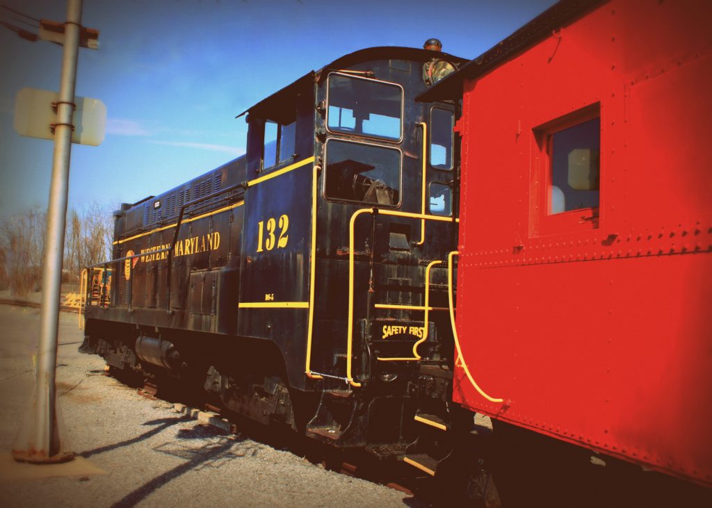 Diesel engine 132 and caboose rolling stock at the Hagerstown Roundhouse Museum, left back view.