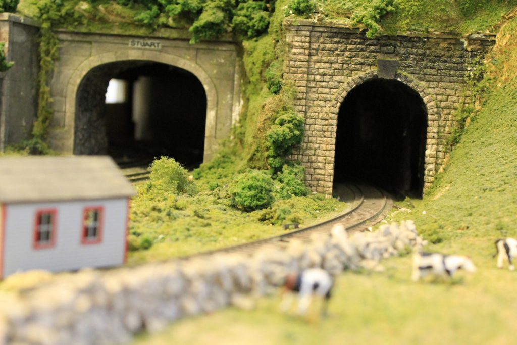 Dual tunnels - H-O Scale Model Railroad